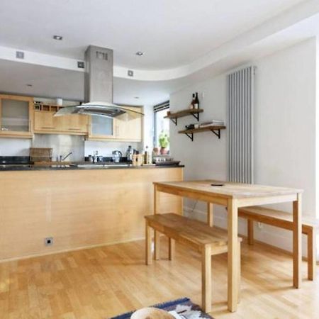 Peaceful Modern 2 Bedroom Flat With Water Views 런던 외부 사진