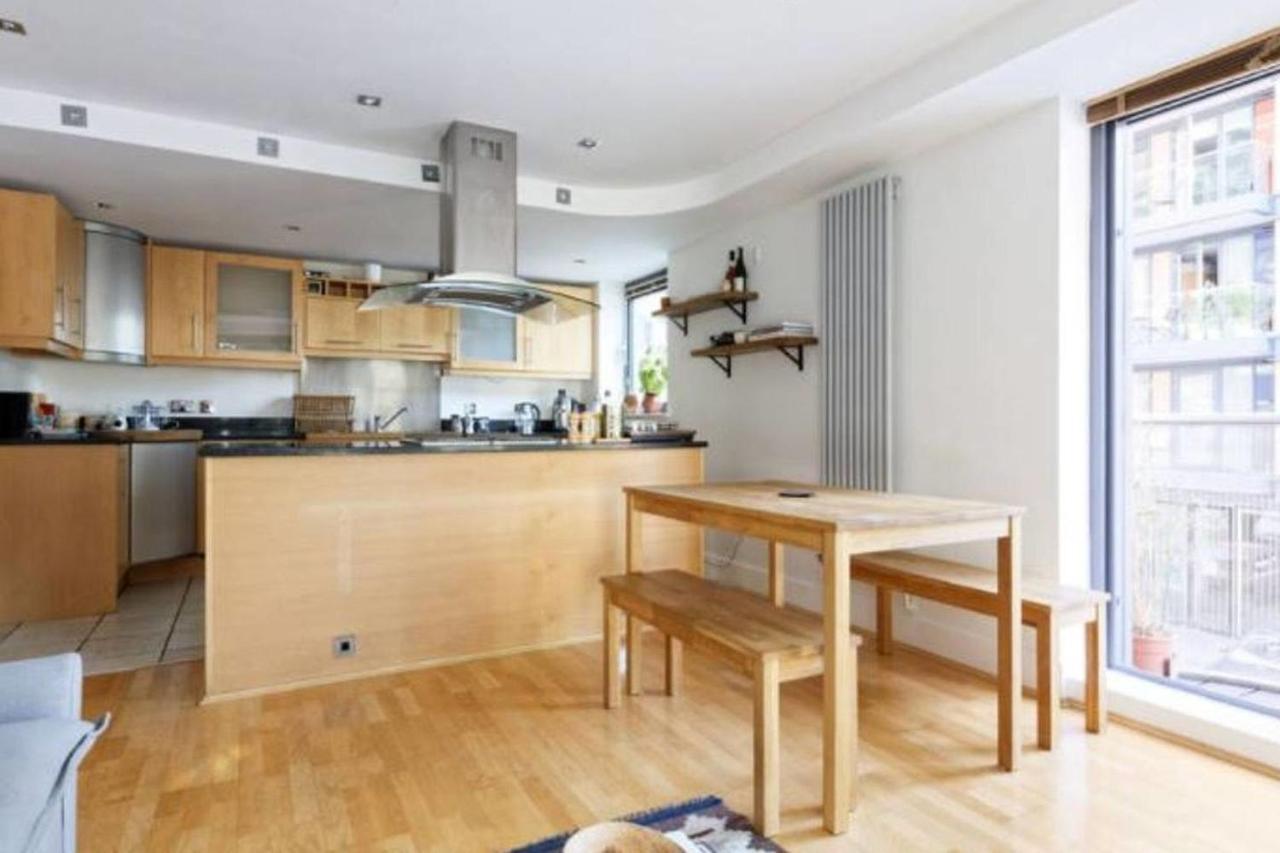 Peaceful Modern 2 Bedroom Flat With Water Views 런던 외부 사진