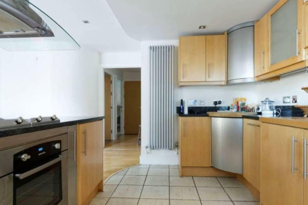 Peaceful Modern 2 Bedroom Flat With Water Views 런던 외부 사진